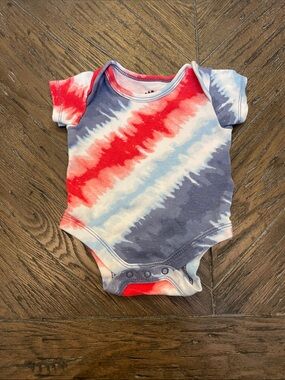 Team of Tiny Tie-Dye Short Sleeve Baby Bodysuit in Red, White & Blue 3M